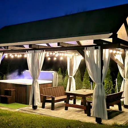 Feriehus Na Folwarku Z Jacuzzi Tarnawa Dolna (Lesser Poland)